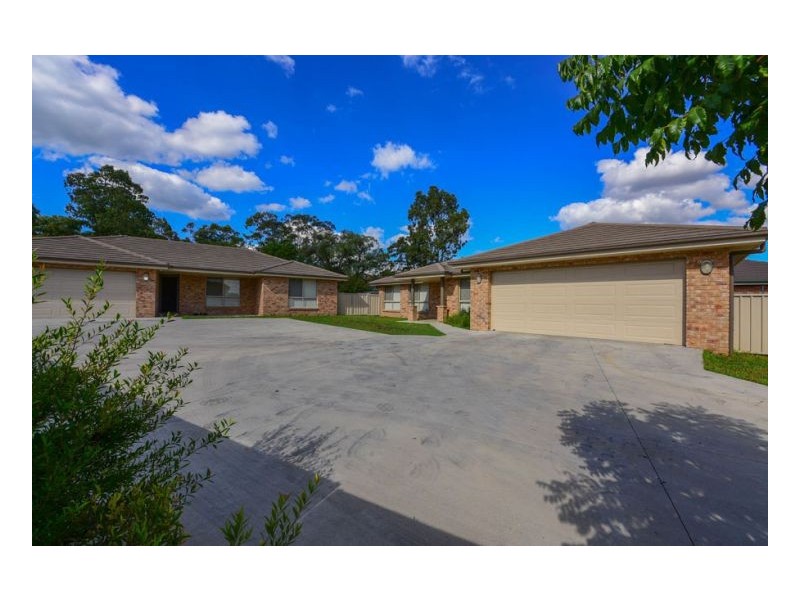 19A & 19B Illoura Street, Tamworth NSW 2340