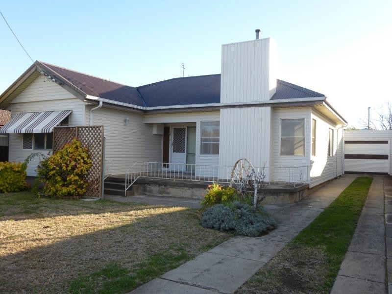 12 Marie Ave, Tamworth NSW 2340