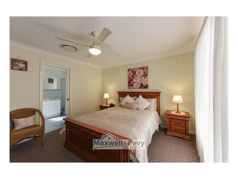 11 Mulwala Close, Tamworth NSW 2340