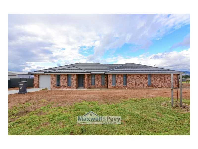 Units 1&2/28 Magpie Drive, Tamworth NSW 2340