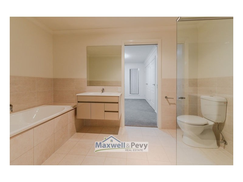 Units 1&2/28 Magpie Drive, Tamworth NSW 2340