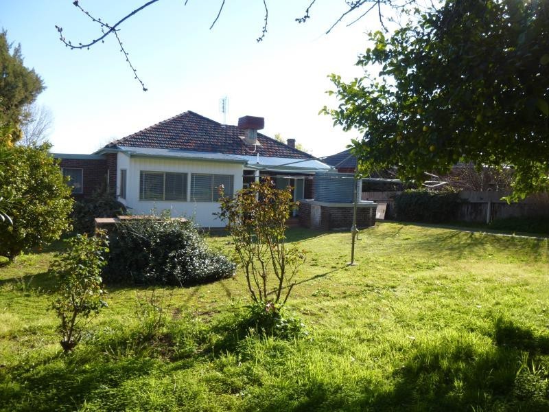 42 Dowell Ave, Tamworth NSW 2340