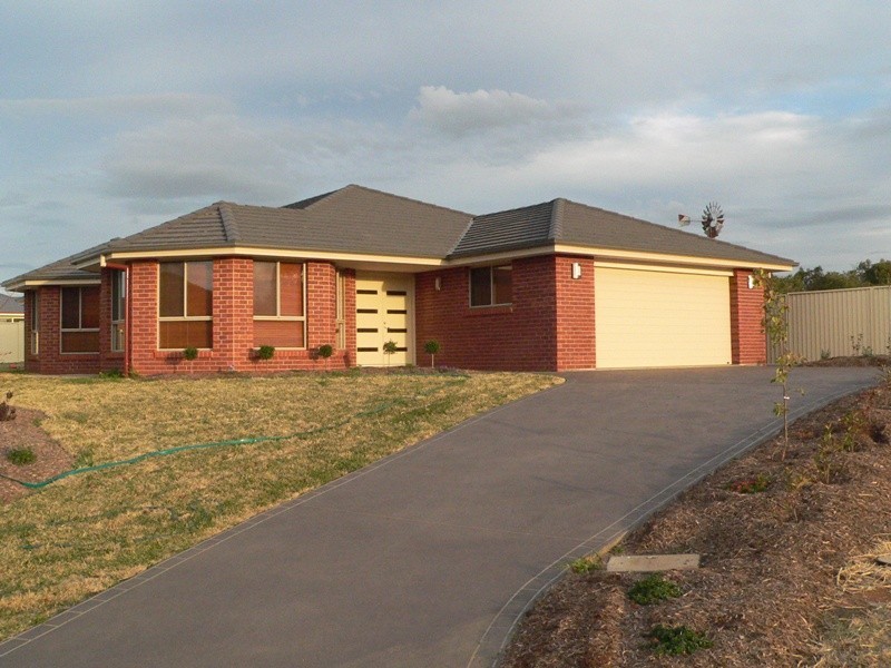 25 HIBISCUS WAY, Tamworth NSW 2340