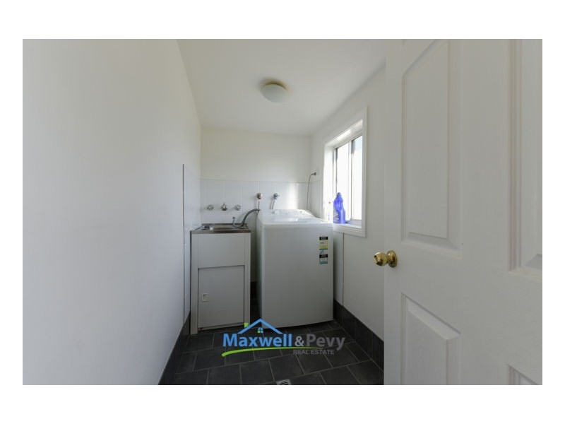 2 Laurel Street, Kootingal NSW 2352
