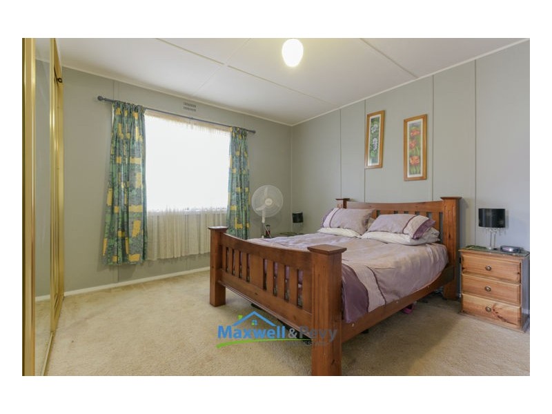 2 Laurel Street, Kootingal NSW 2352
