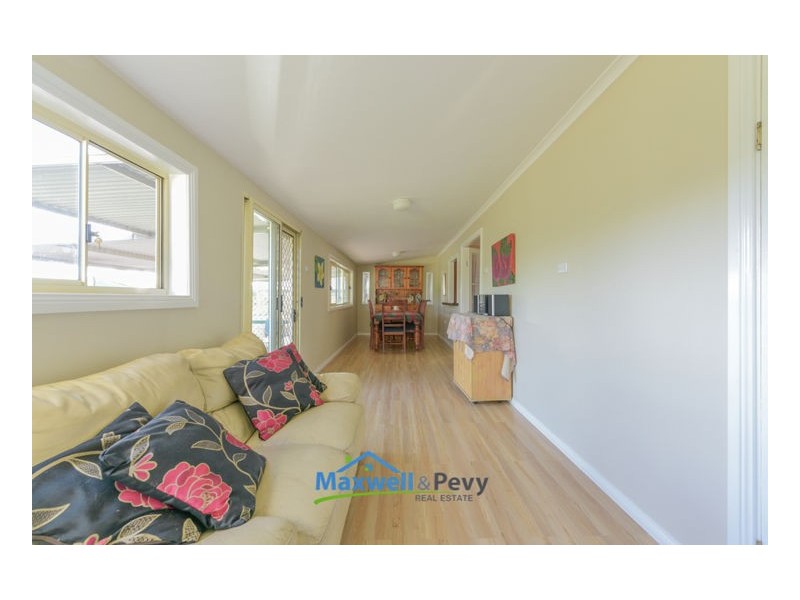 2 Laurel Street, Kootingal NSW 2352