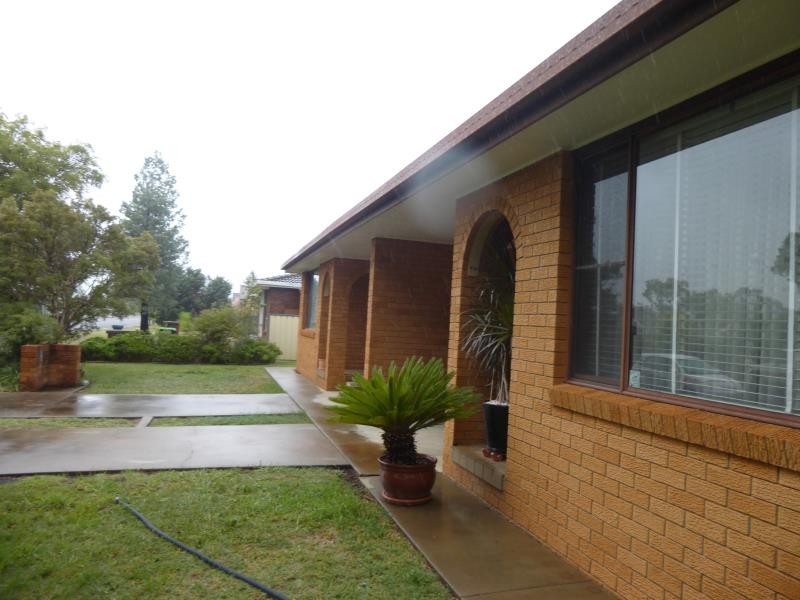 2/43 Susanne Street, Tamworth NSW 2340