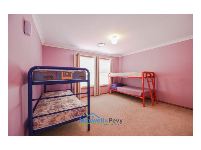 24 Parry Street, Tamworth NSW 2340