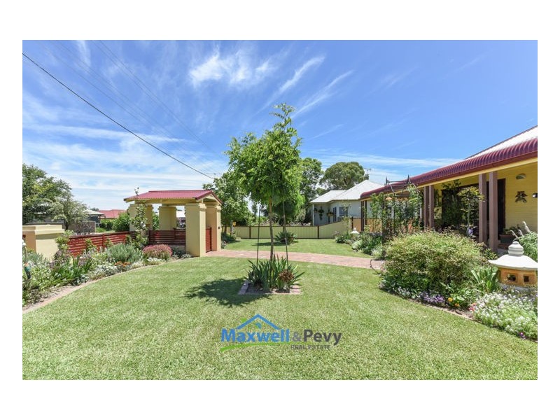 24 Parry Street, Tamworth NSW 2340