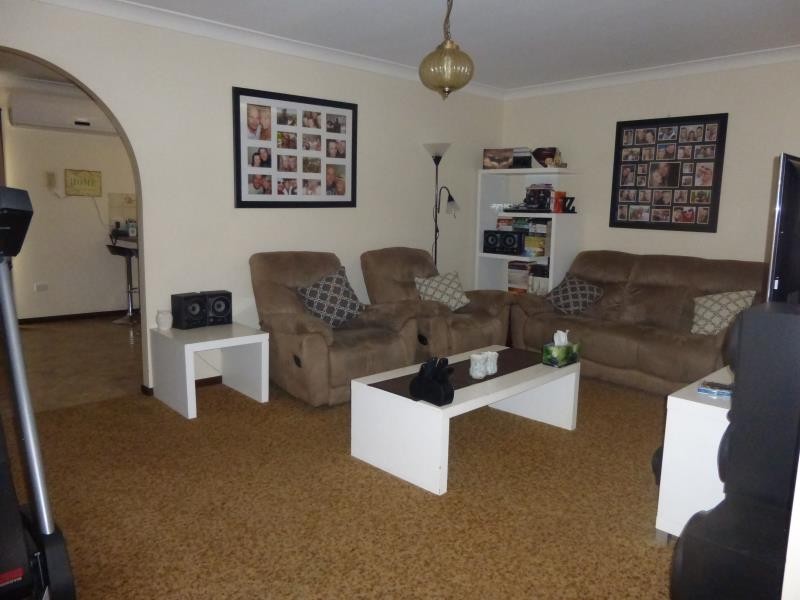 27 Mullumbimby Close, Tamworth NSW 2340