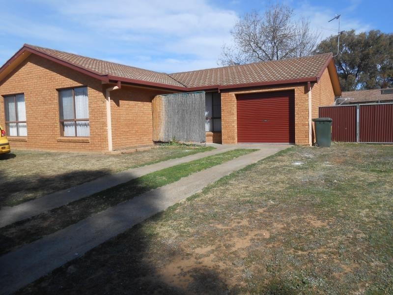 27 Mullumbimby Close, Tamworth NSW 2340