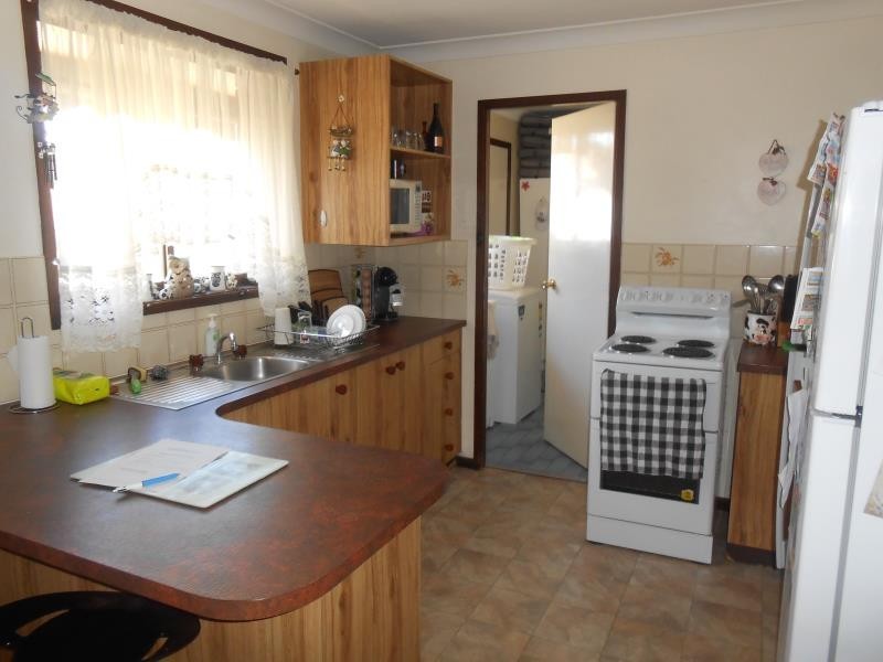 27 Mullumbimby Close, Tamworth NSW 2340