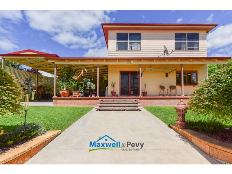 24 Parry Street, Tamworth NSW 2340