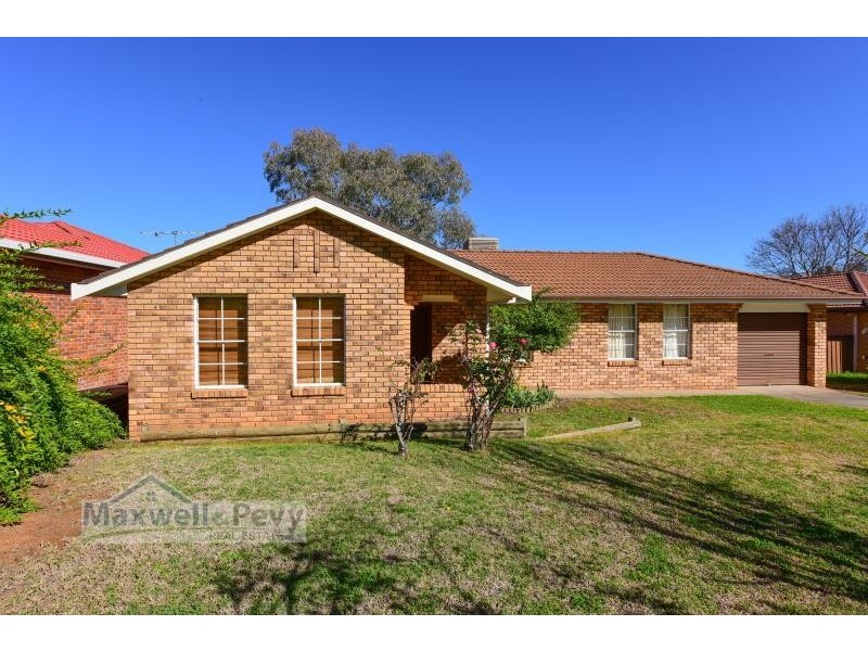 2 Wattle Close, Tamworth NSW 2340