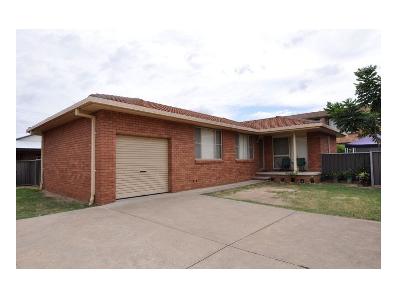 8-10 Barton Lane, Tamworth NSW 2340