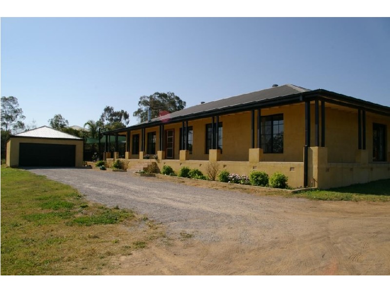 33 Glengarvin Drive, Tamworth NSW 2340