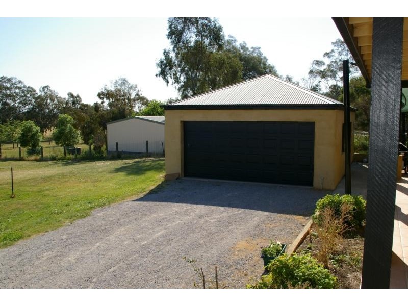 33 Glengarvin Drive, Tamworth NSW 2340