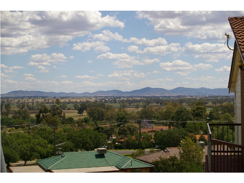 25 Woodbry Crescent, Tamworth NSW 2340