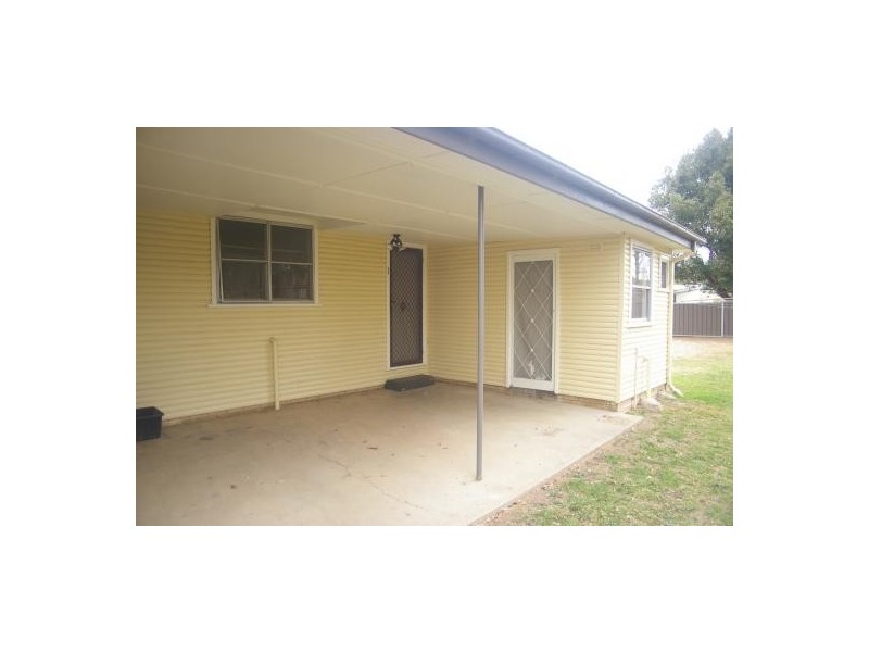 1/2 ROBINA STREET, Tamworth NSW 2340