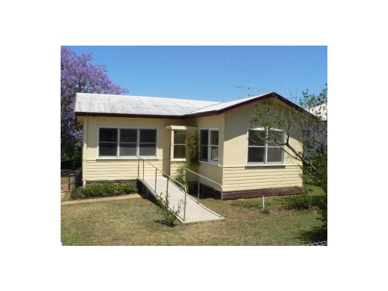 9 PEEL STREET, Tamworth NSW 2340