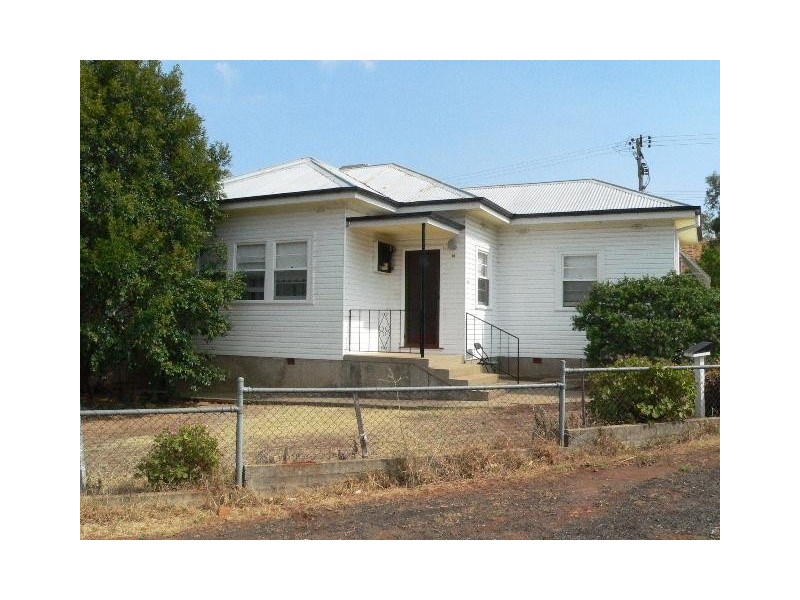 14 RUSSELL STREET, Tamworth NSW 2340