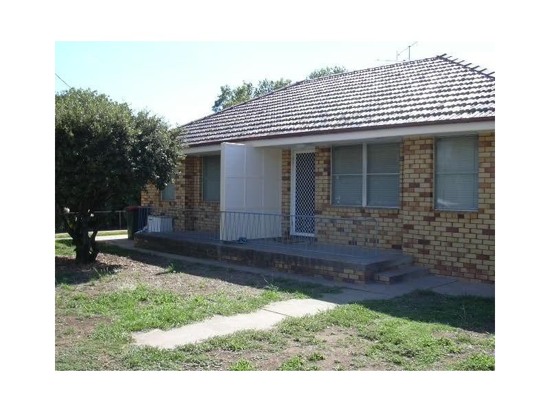 2/5 PETRA AVENUE, Tamworth NSW 2340