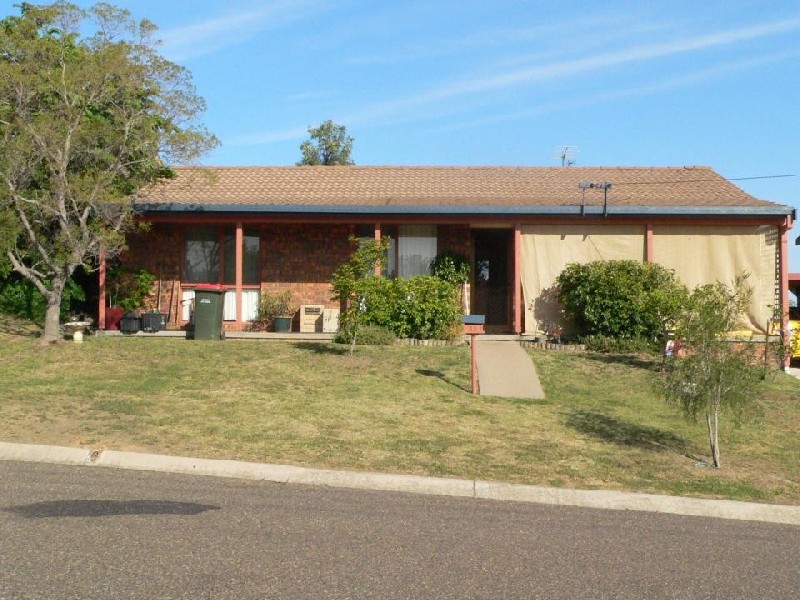 25 YARMOUTH PARADE, Tamworth NSW 2340