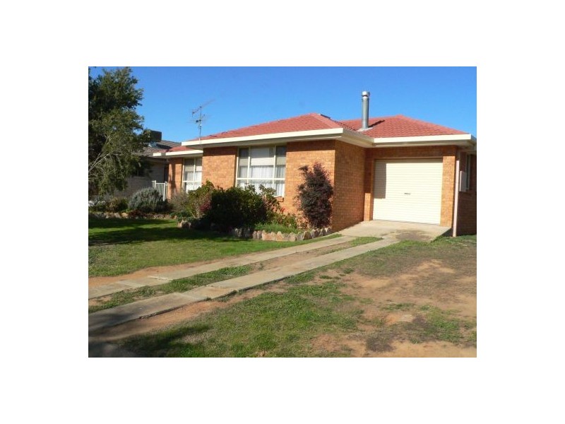 1 WARRAH DRIVE, Tamworth NSW 2340