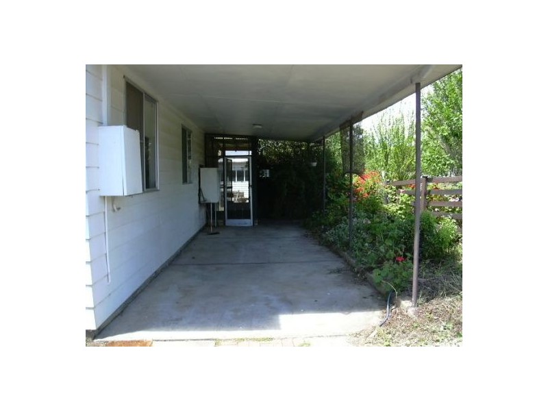 16 CHELMSFORD STREET, Kootingal NSW 2352