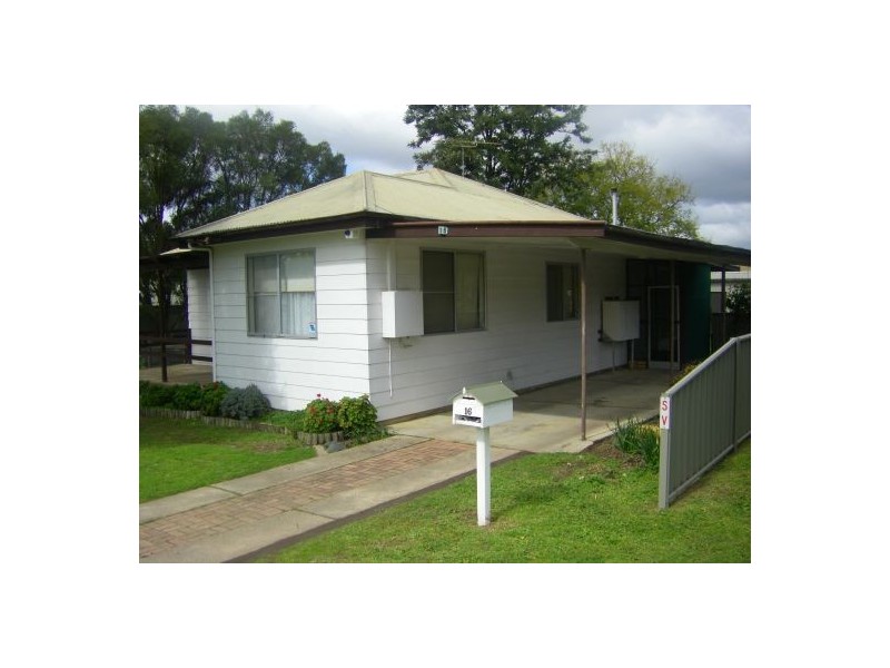 16 CHELMSFORD STREET, Kootingal NSW 2352