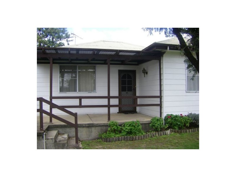 16 CHELMSFORD STREET, Kootingal NSW 2352