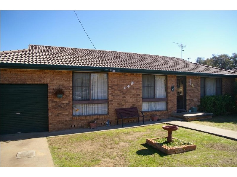 93 Warral Rd, Tamworth NSW 2340