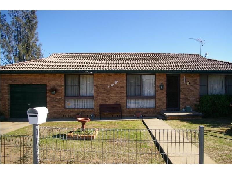93 Warral Rd, Tamworth NSW 2340