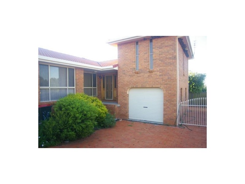 3/6 Cowper Close, Tamworth NSW 2340