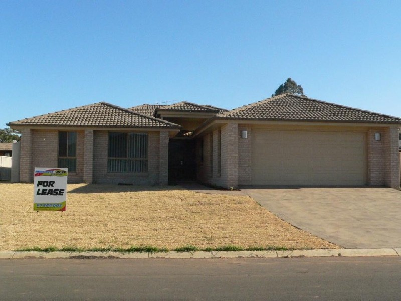 19 HIBISCUS WAY, Tamworth NSW 2340