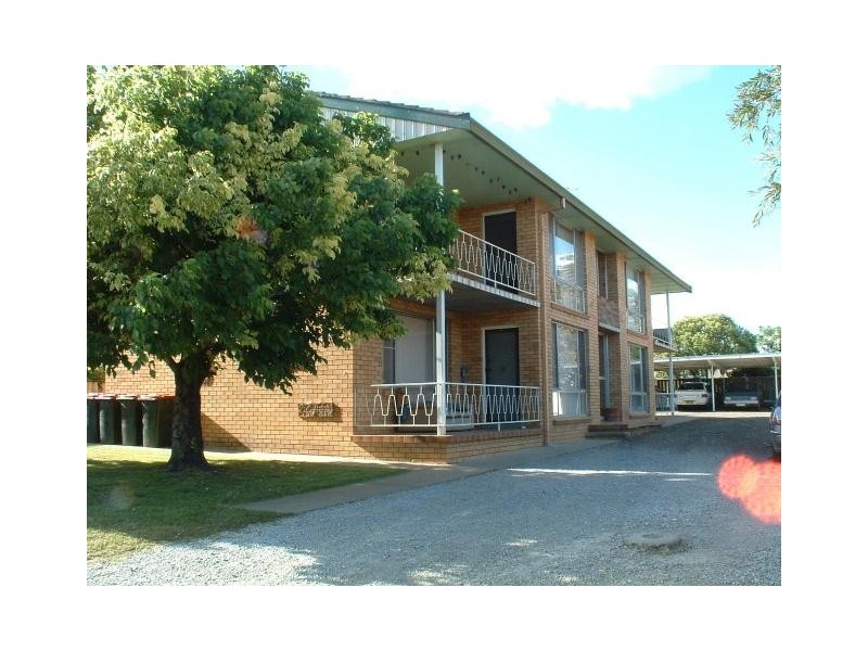 2/11 BURILLA STREET, Tamworth NSW 2340