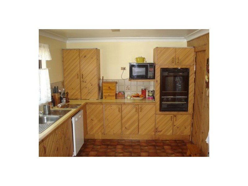 18  Robey Street, Kootingal NSW 2352