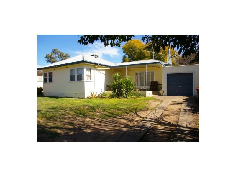 18 HILLVUE ROAD, Tamworth NSW 2340