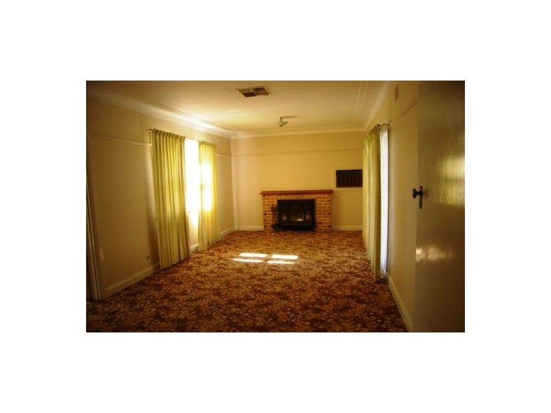 18 HILLVUE ROAD, Tamworth NSW 2340