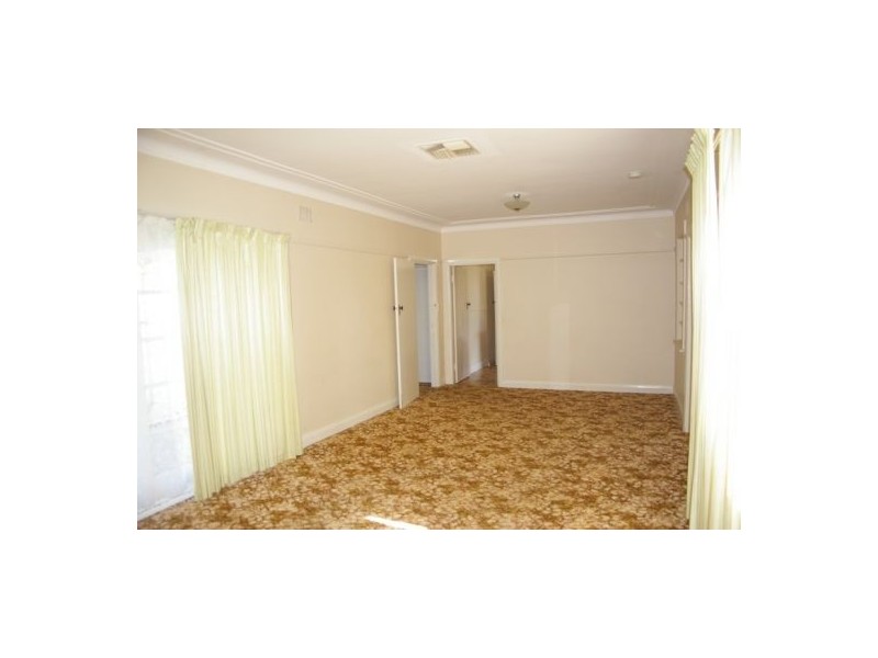 18 HILLVUE ROAD, Tamworth NSW 2340