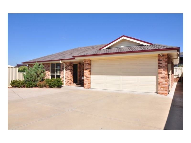 2/70 Grant Street, Tamworth NSW 2340