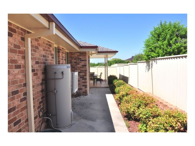 2/70 Grant Street, Tamworth NSW 2340