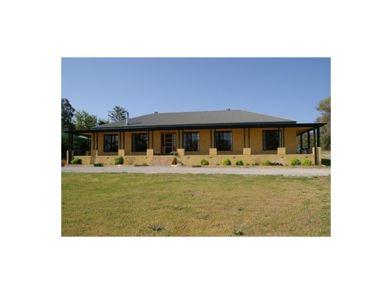 33 GLENGARVIN DRIVE, Tamworth NSW 2340