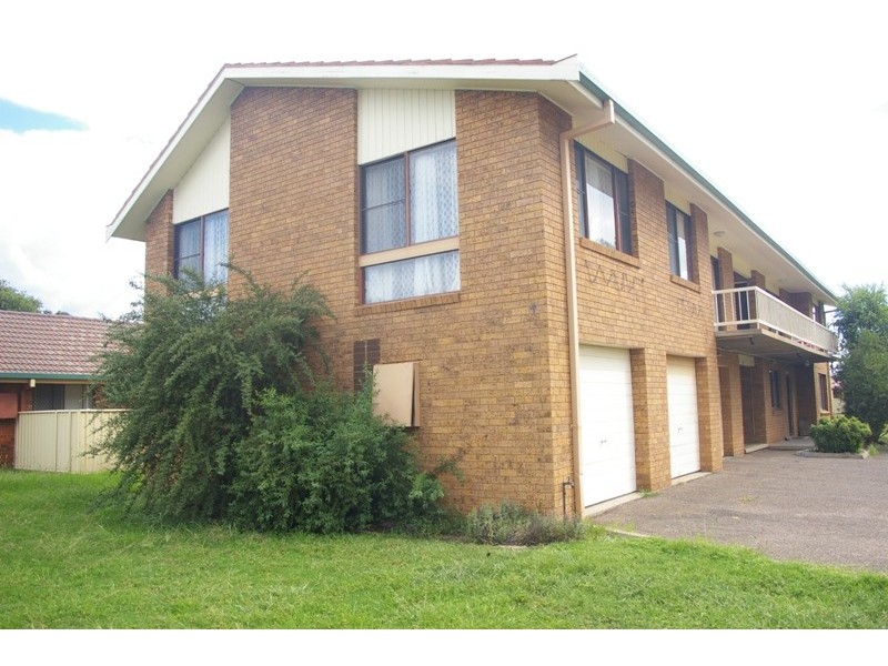 4 Illoura Street, Tamworth NSW 2340