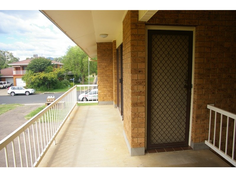 4 Illoura Street, Tamworth NSW 2340