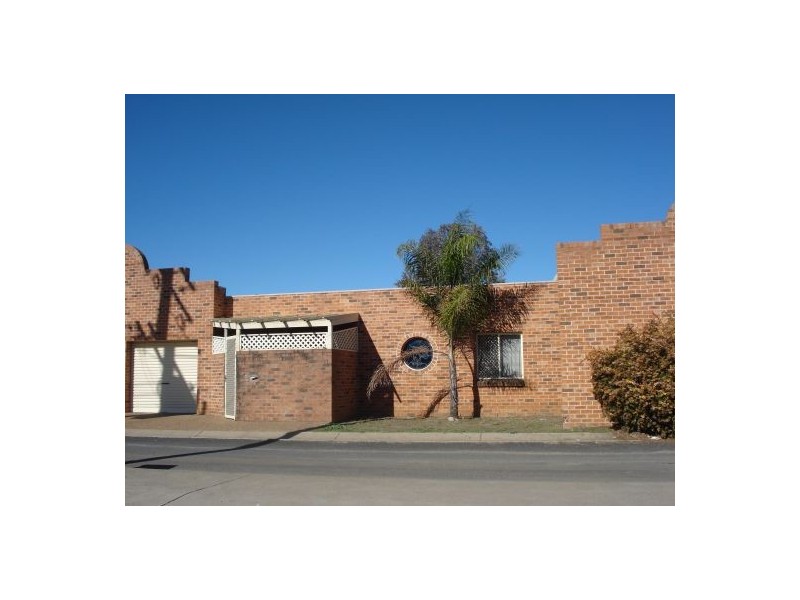 2/75 BELMORE STREET, Tamworth NSW 2340