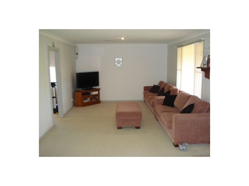 14 Bradley Place, Tamworth NSW 2340