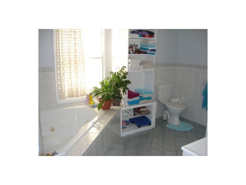 27 RIVERVIEW STREET NORTH, Tamworth NSW 2340