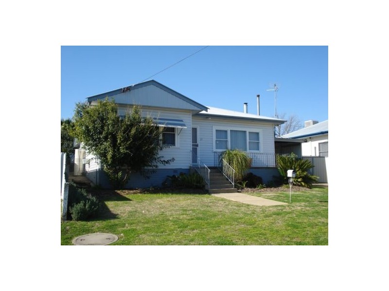 27 RIVERVIEW STREET NORTH, Tamworth NSW 2340