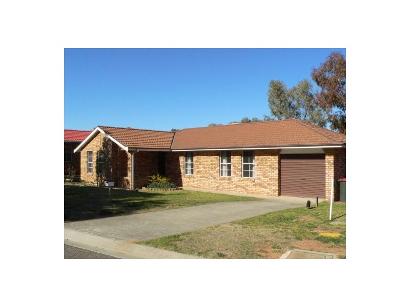 2 Wattle Close, Tamworth NSW 2340